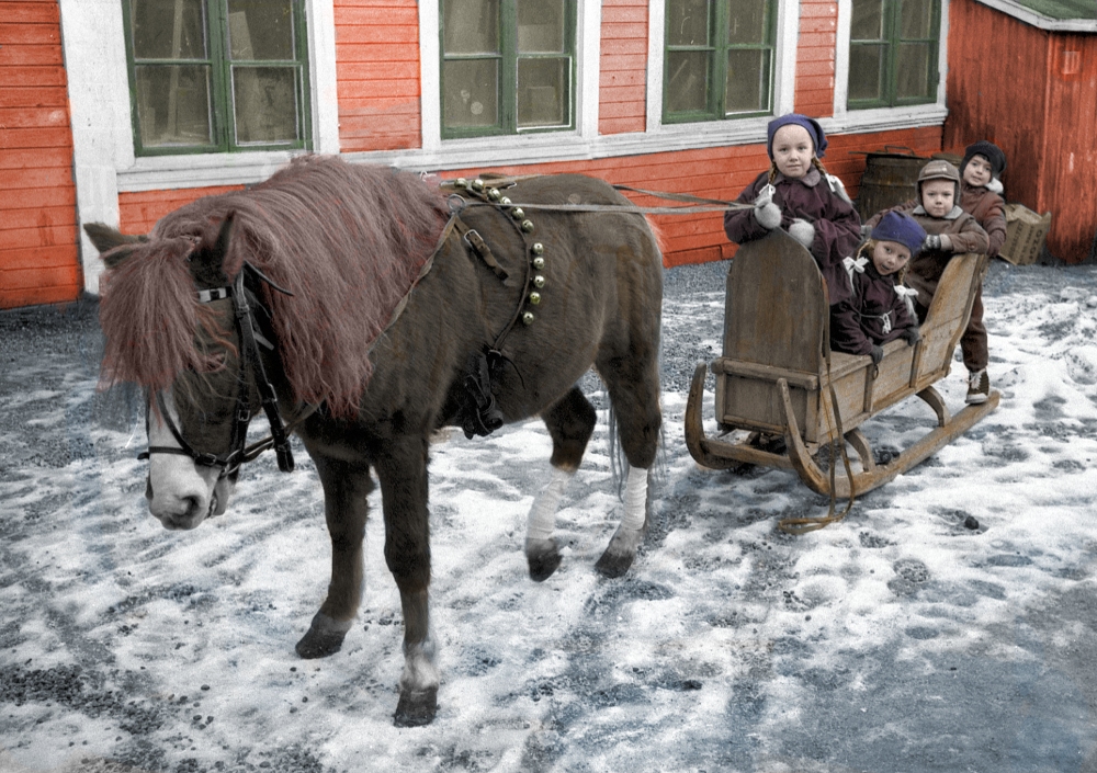 bild på en byggnad under vintern